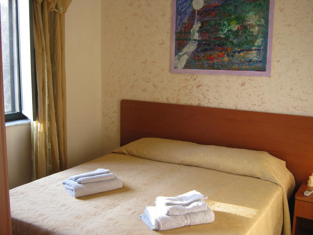 B&B La Casa Dell'Artista Assoro Екстер'єр фото